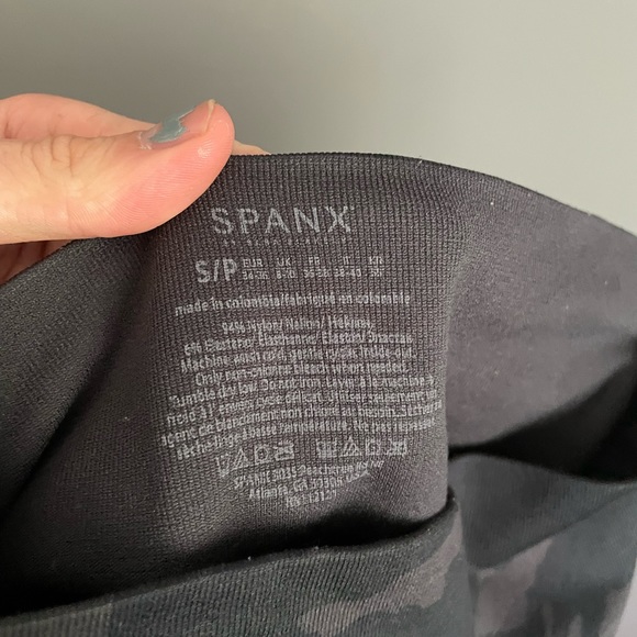 SPANX Look At Me Now Seamless Camo Leggings Womens Size Small - Picture 4 of 5